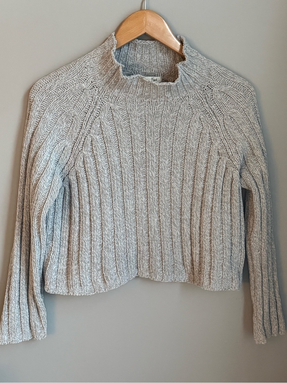 American Eagle cropped gray sweater size XS